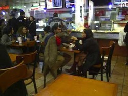 Wah, Kambing Juga Doyan Pizza Lho!