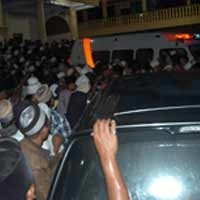 Kyai Fawaid Dimakamkan Disebelah Makam Ayahnya