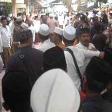 Tiba di Ponpes, Jenazah Kyai Fawaid Disambut Isak Tangis Ribuan Pelayat