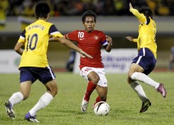 Dalam laga yang dihelat di Hassanal Bolkiah National Stadiun, Indonesia memegang kendali permainan di babak pertama tapi urung menciptakan gol karena Brunei bermain dengan disiplin. Reuters/Ahim Rani.