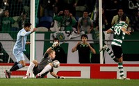 Alexandre Xandao kemudian muncul sebagai pembeda. Di menit 51, Xandao berhasil mencetak gol untuk membawa Sporting memenangi laga. Scott Heavey/Getty Images.