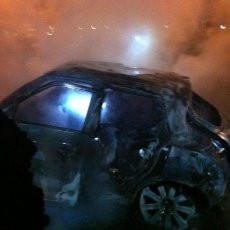 Mobil Juke Tabrak Tiang dan Terbakar di Sudirman, 1 Orang Tewas & 1 Luka Bakar