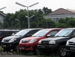 Jual Beli Mobil Sambil Jongkok