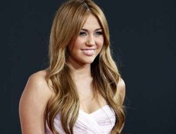 Miley Cyrus Parkir Mobil di Tempat Penyandang Cacat