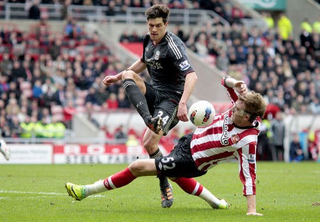 Bendtner Bawa Sunderland Taklukkan Liverpool