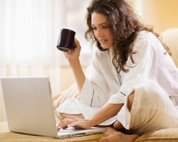 Tips Menarik Perhatian Pria Lewat Facebook & Twitter