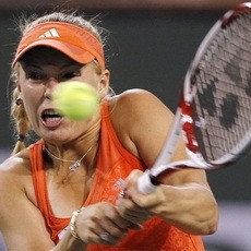 Wozniacki Lewati Rintangan Pertama