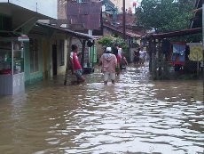 Ratusan Rumah di Tepian Sungai Deli Medan Terendam Banjir