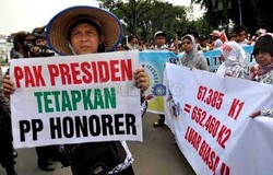 Lagi, Ratusan Guru Honorer Berdemo di Depan Istana Negara
