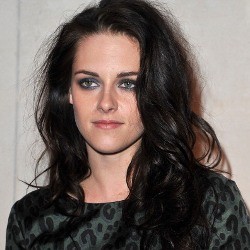 Topless di Film Terbaru, Kristen Stewart Hilangkan Image Bella Swan