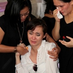 Ribuan Mawar Antar Olivia Dewi dalam Tidur Panjang