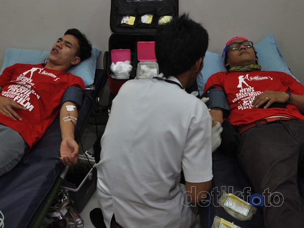 Para Artis Ikut Donor Darah