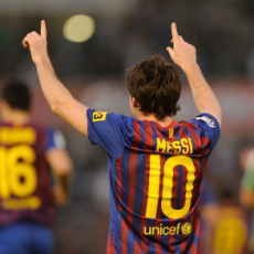 Dua Gol Messi Menangkan Barca