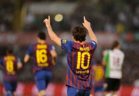 Dua Gol Messi Menangkan Barca
