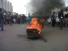 Mahasiswa Anti Kenaikan BBM dan Polisi Bentrok di Cirebon, Dua Terluka