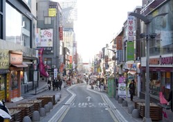 Wuih! Sinchon Fashion Street, Surga Belanja di Korsel