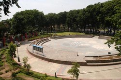 Nongkrong & Internetan Gratis di Taman Bungkul, Surabaya