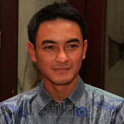 Aldi Cabut Laporan Perzinaan Zumi Zola?