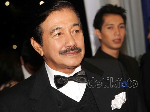 Kaharuddin Syah dalam Kenangan