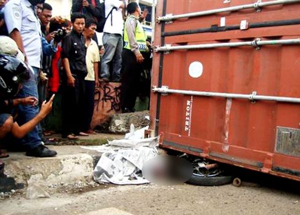 Kontainer Gencet Motor