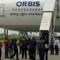 ORBIS Mendarat di Juanda Untuk Operasi Mata di Atas Pesawat