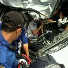 Tertimpa Truk, Sopir Hyundai Sempat Terjebak 1,5 Jam