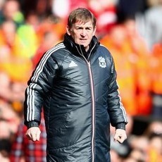 Tuduh Suarez Diving, Dalglish Minta Wenger Ditindak