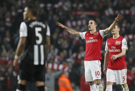 Arsenal Raja Comeback, Van Persie Raja Gol Belanda