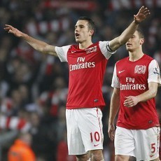 Arsenal Raja Comeback, Van Persie Raja Gol Belanda