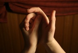 Kebiasaan Gemeretak Jari Tangan Bikin Kecanduan