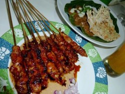 Tombo Kangen Sate Ponorogo di RM Hadir