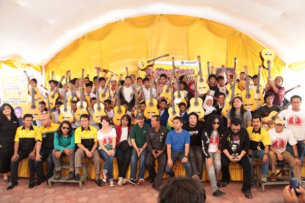 Penyerahan  1000 Gitar Persembahan Indosat di Serang Berjalan Meriah