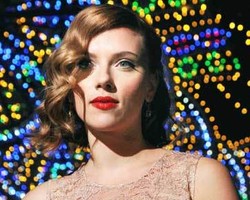  Scarlett Johansson Merasa Dilecehkan Foto Syurnya Tersebar di Internet