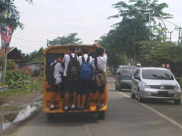 Demi Sekolah, Nyawa Jadi Taruhan