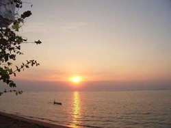 Yuk! Menikmati Sunrise dan Berselancar di Pantai Sanur, Bali