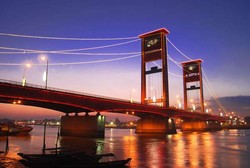 Menikmati Senja di Sungai Musi, Palembang