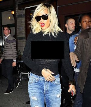 Baju Menerawang Rihanna