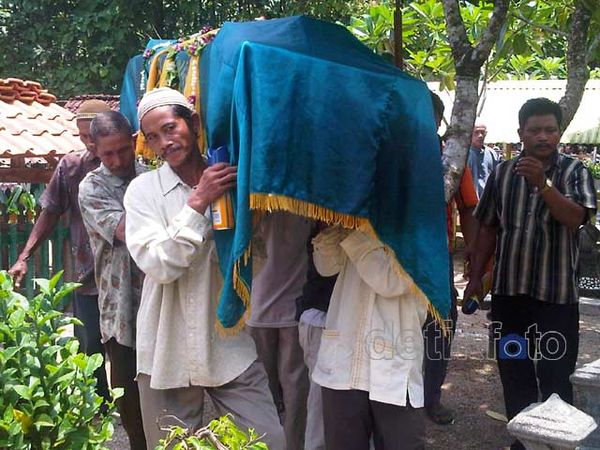 Korban Pembunuhan dalam Tabung Elpiji Dimakamkan