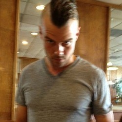 Josh Duhamel Mohawk Demi Peran di Scenic Route