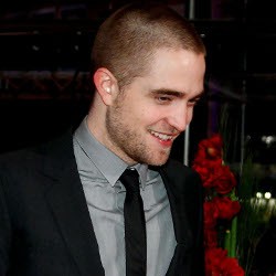 Robert Pattinson Tak Mau Telanjang Dada di Film