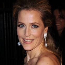 Gillian Anderson Mengaku Pernah Lesbian