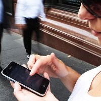 Wah, Gelandangan Jadi Hotspot WiFi Berjalan