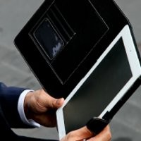 Hakim Putus Bebas Charlie iPad