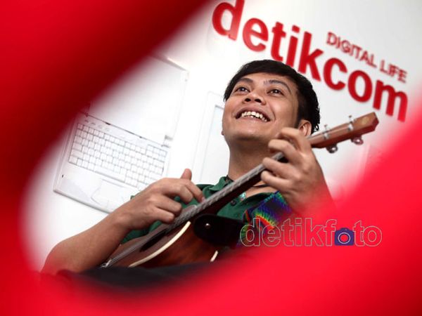 Anda Wardhana Kini Eksis dengan Ukulele