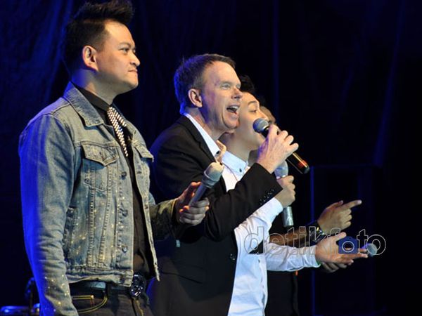 Kahitna-Rick Price Tampil Menggemaskan