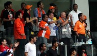 Alex Noerdin memberikan semangat kepada para pemain Perswija Jakarta. Alex Noerdin sendiri saat ini merupakan salah satu bakal calon gubernur DKI Jakarta. Dia dijagokan oleh Partai Golkar.