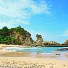 Pantai Klayar, Primadona Ombak di Jatim