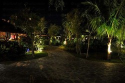 Akhir Pekan Lezat di Taman Santap Rumah Kayu, Serpong