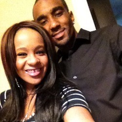 Anak Whitney Houston Diam-diam Tunangan dengan Saudara Tirinya 