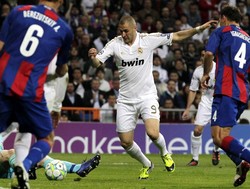 Benzema turut menyumbangkan satu gol untuk Real Madrid. Gol tersebut dicetaknya di menit ke-70. Reuters/Juan Medina.